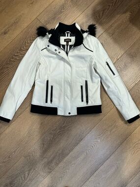 Danier White Leather Bomber Jacket with Black Trim zip up hooded faux fur sz L